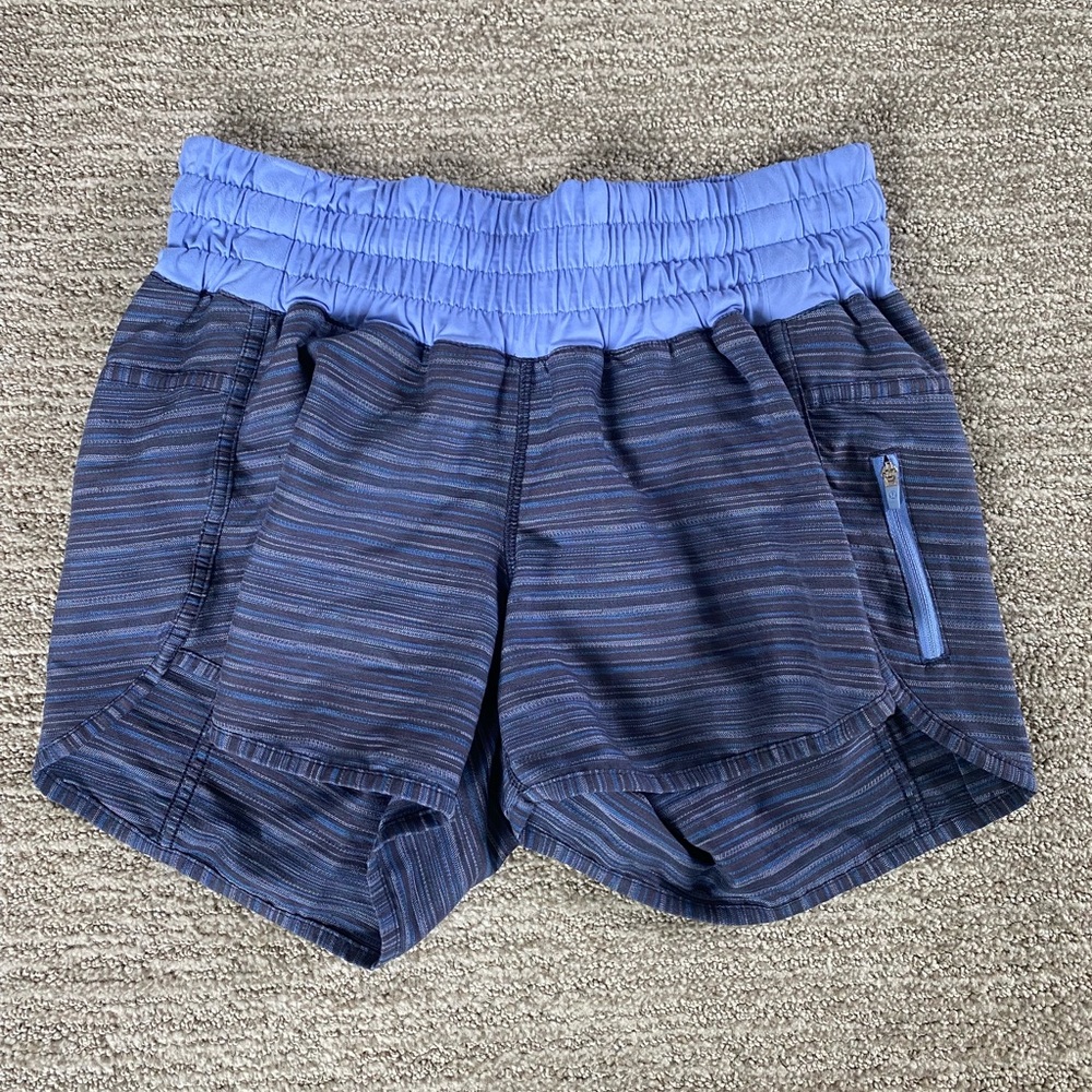 Lululemon Tracker Shorts 4” perfect condition